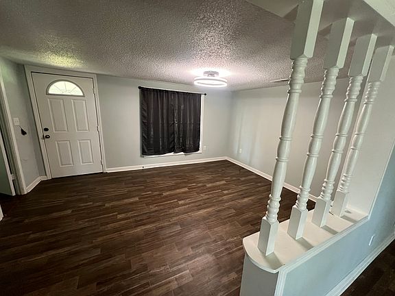 3rd image of 192 Elgin Dr