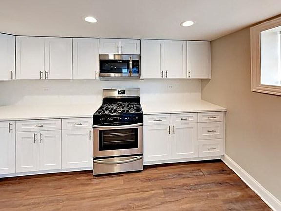 5th image of 2900 W Glenlake Ave #G