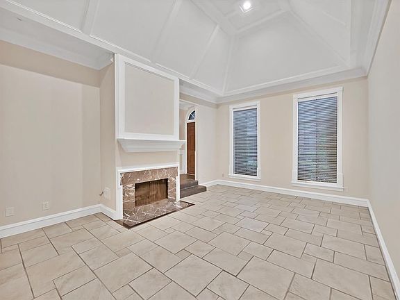 3rd image of 2509 Potomac Dr Unit C