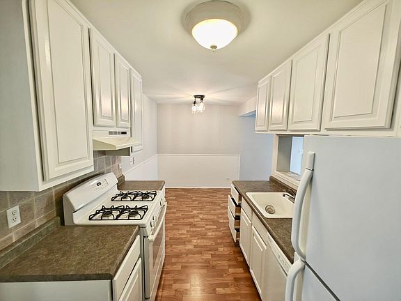 2nd image of 355 Farmingdale Cir #355