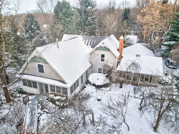 9710 Rattalee Lake Rd, Clarkston, MI 48348