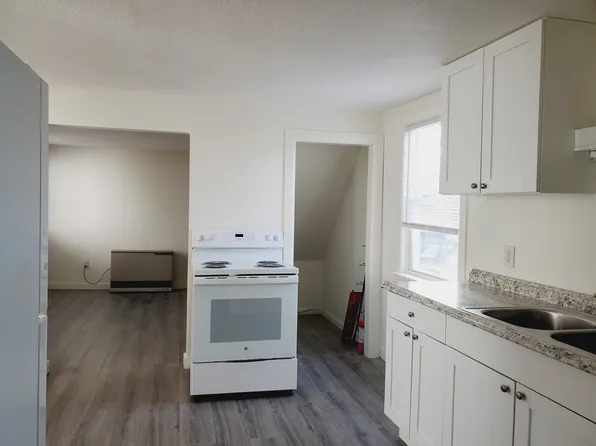 21 Fulton St #C, Rockland, ME 04841