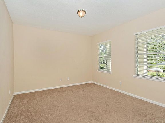 4th image of 821 Newpark Ct