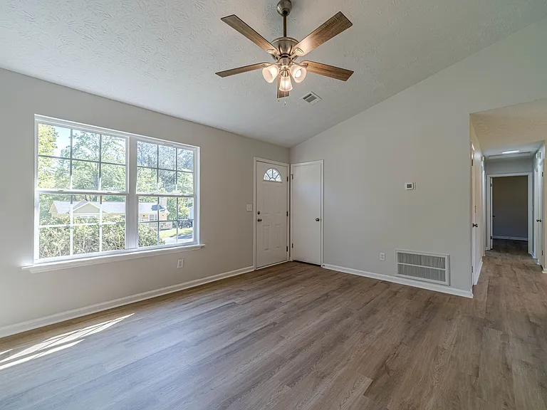594 Harvard Dr — Photo 22