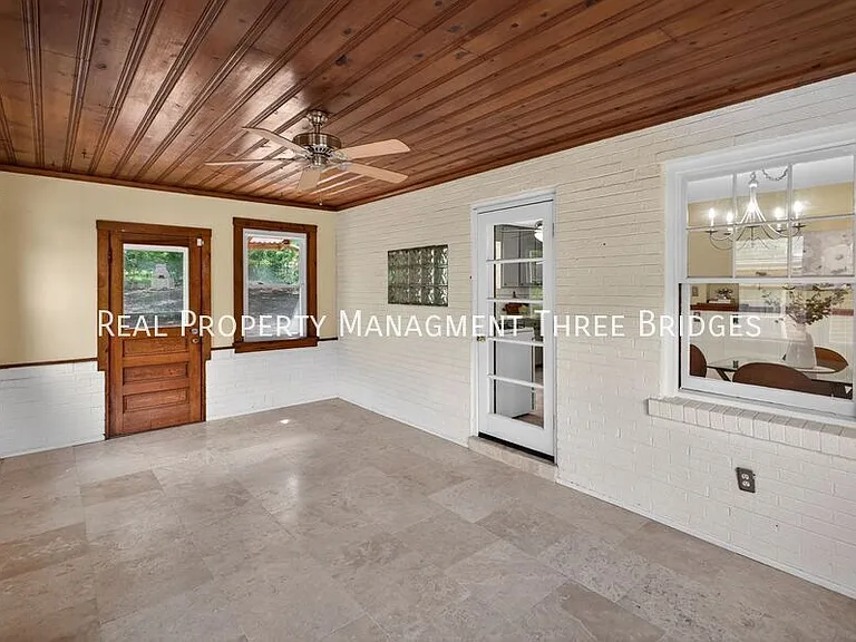 130 S Barat Ave — Photo 18