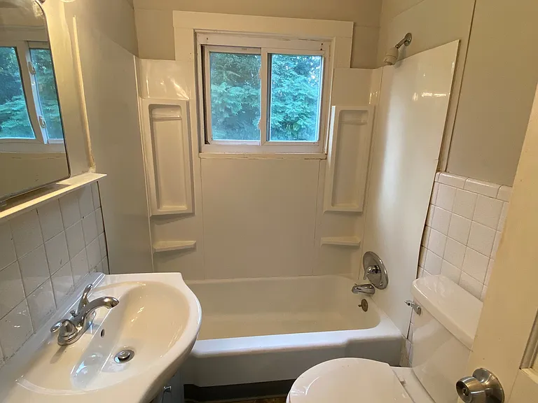 1213 McCullough St — Photo 9
