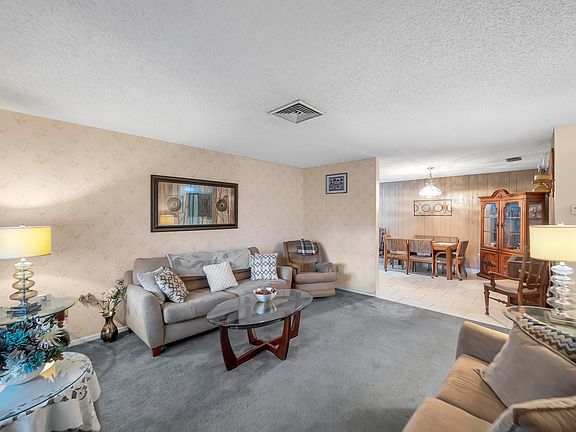 5th image of 113 SW Eyerly Avenue