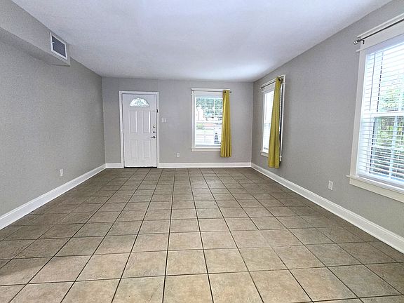 5th image of 3115 Cleburne St #3115