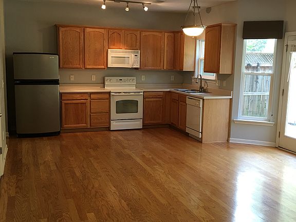 4th image of 105 Wiley Parc Cir #105
