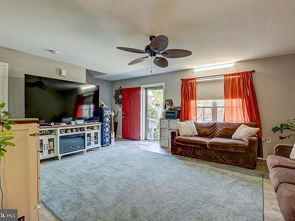 5th image of 104 Battens Cir