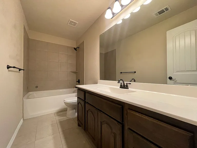 2120 Blakely Ct — Photo 34