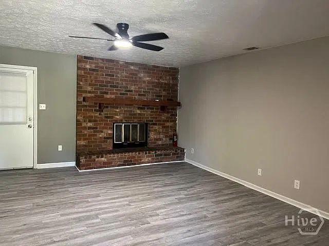 3 bed, 2.0 bath, 1500 sqft, $2,395 — Photo 2
