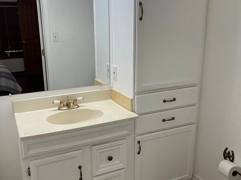 200 Noble St #5 — Photo 7