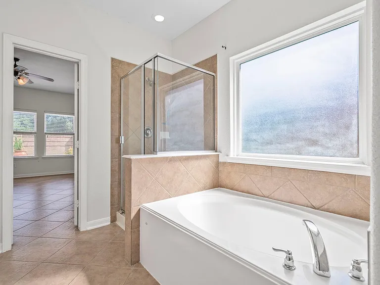 25210 Doves Gate Ct — Photo 23