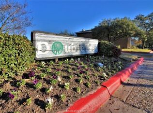 1901 Holleman Dr #102, Bryan, TX 77802