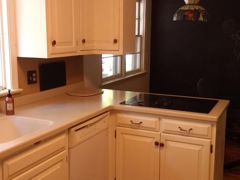 kitchen & breakfast area - with additional pantry (not shown in this picture)