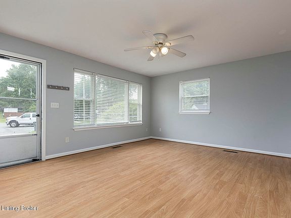 3rd image of 5606 Leemont Ct