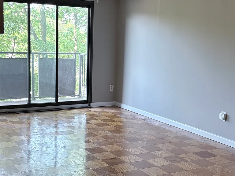 6001 Arlington Blvd — Photo 5