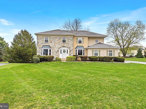 2nd image of 917 River View Cir