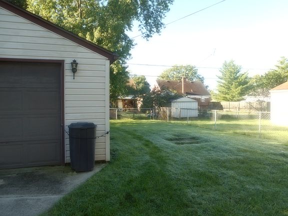 3rd image of 2434 Winwood Ave