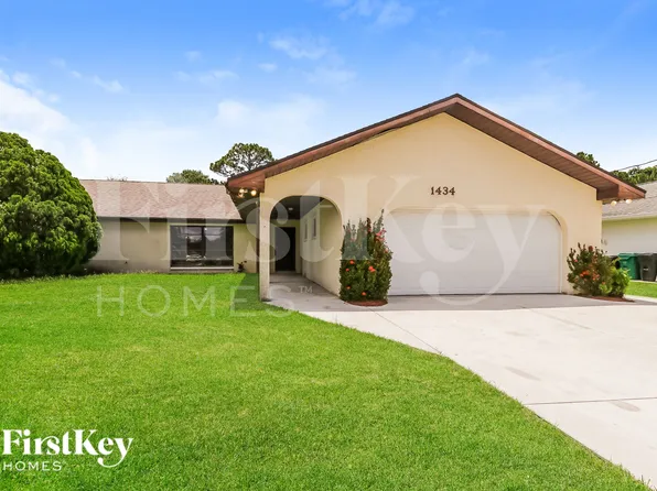 1434 SW Broadview St, Pt Saint Lucie, FL
