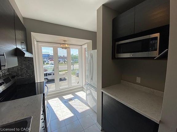 4th image of 895 Maple Ave #124