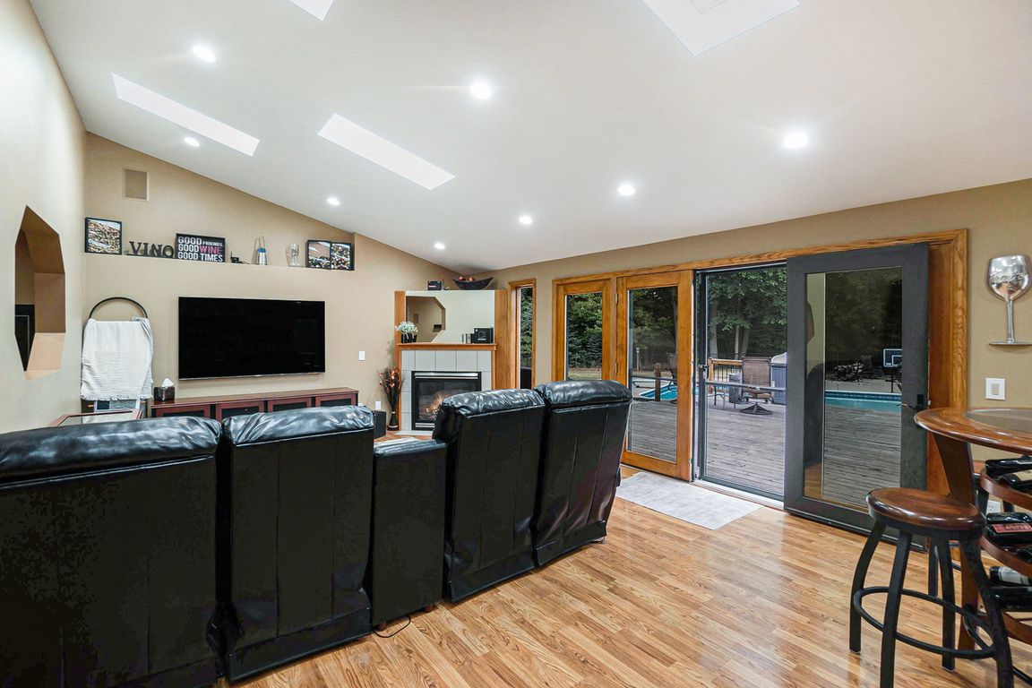 next background image