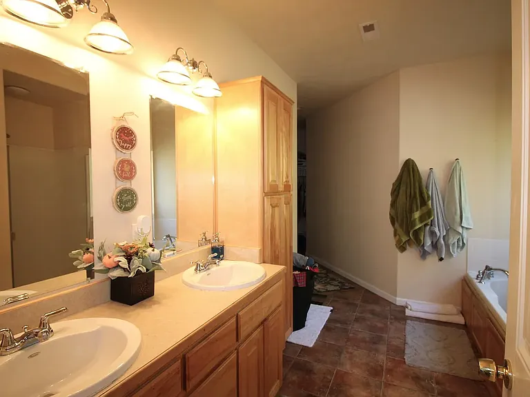 1014 Homestead Rd — Photo 12