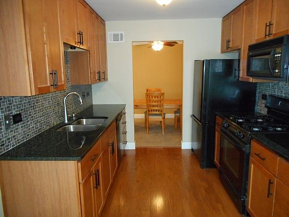 3rd image of 810 E Castle Ct APT 8