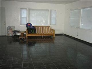 5th image of 801 E Sacramento St