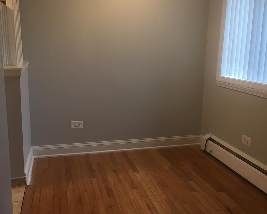 2nd image of 6002 N Kenmore Ave #310