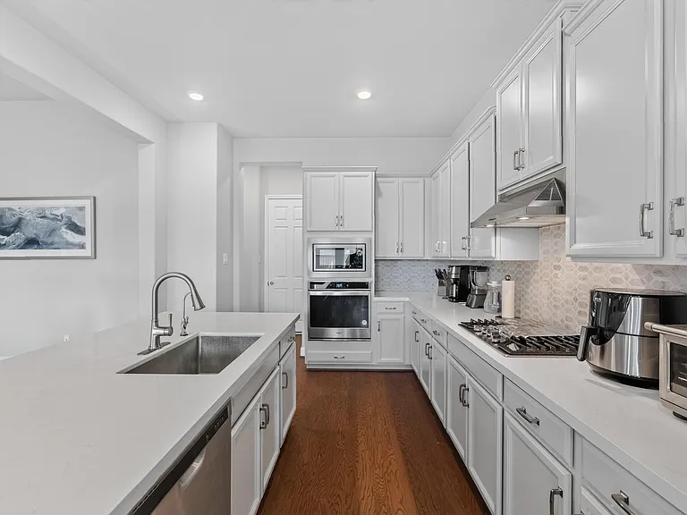 8110 Copper Rock Dr — Photo 17