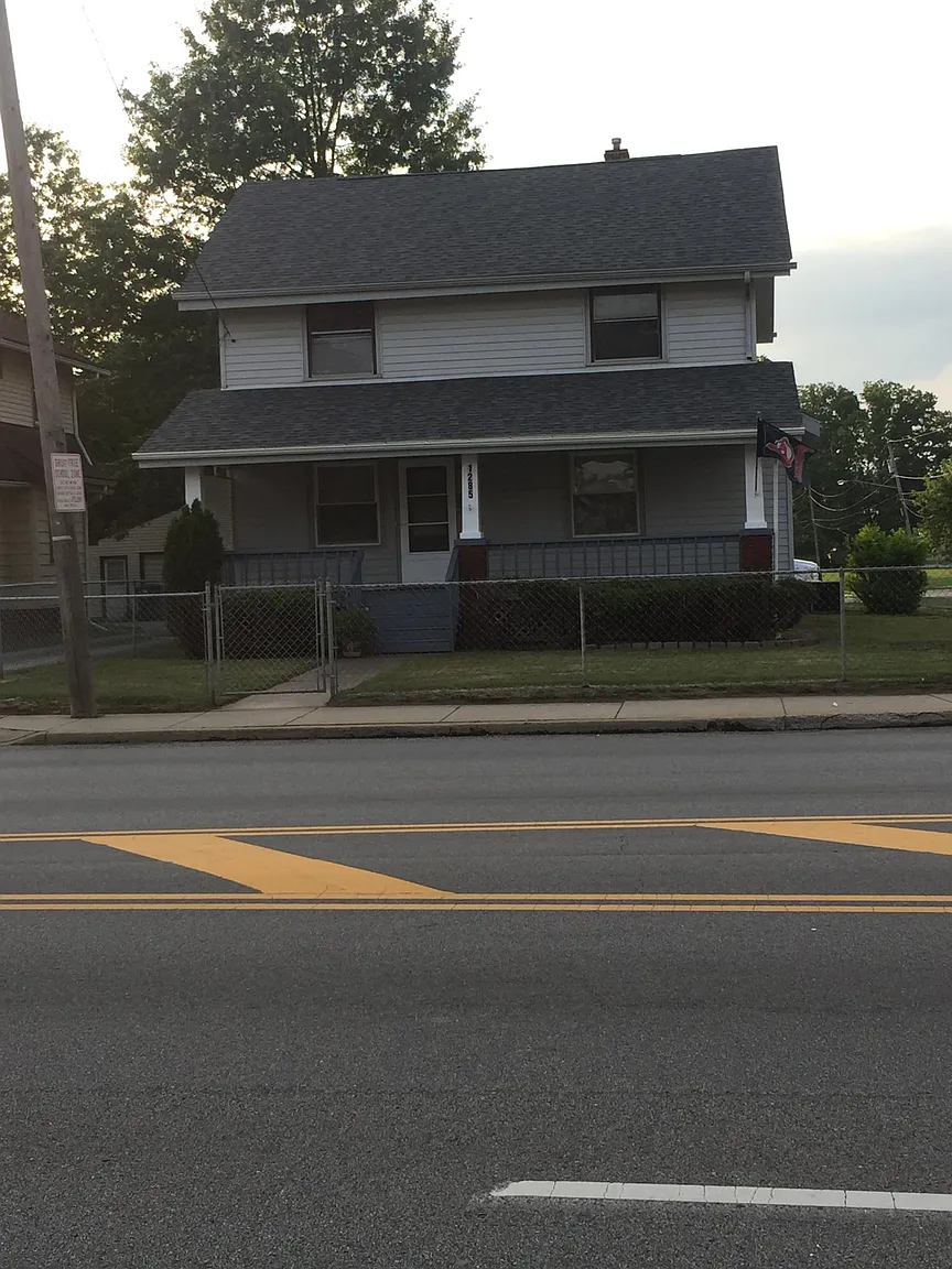 1285 Elm Rd NE photo 1