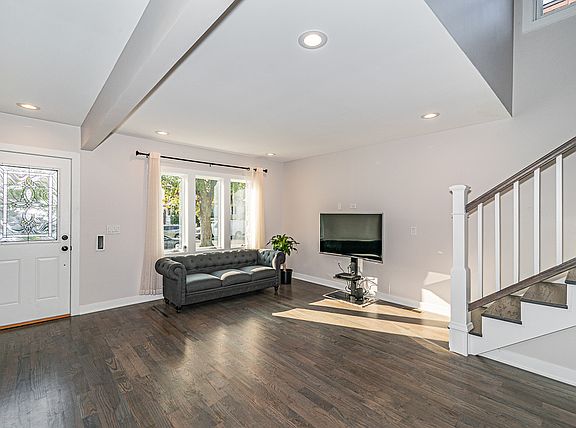 3rd image of 4321 N Newcastle Ave