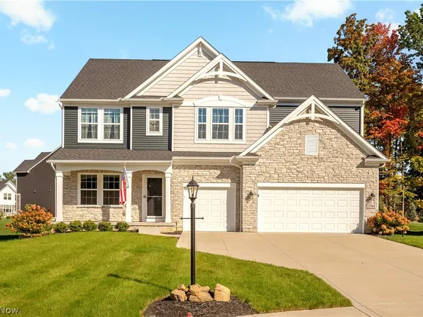 2761 Weeping Pine Dr, Medina, OH 44256