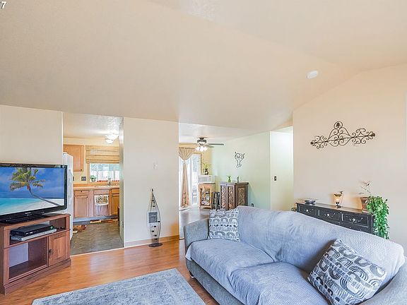 3rd image of 7001 NE 149th Ct