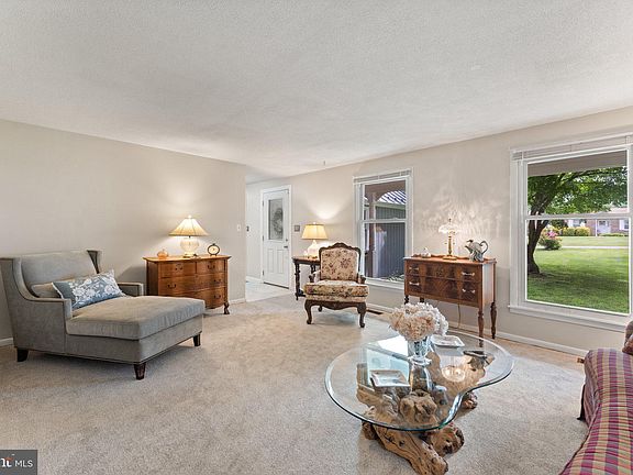 5th image of 7288 Marr Dr