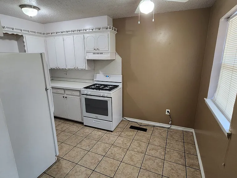 301 N University Dr #7 — Photo 14