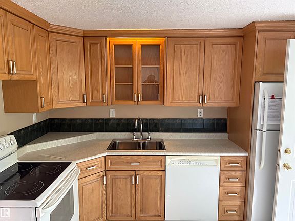 4th image of 167 Ridgewood Ter