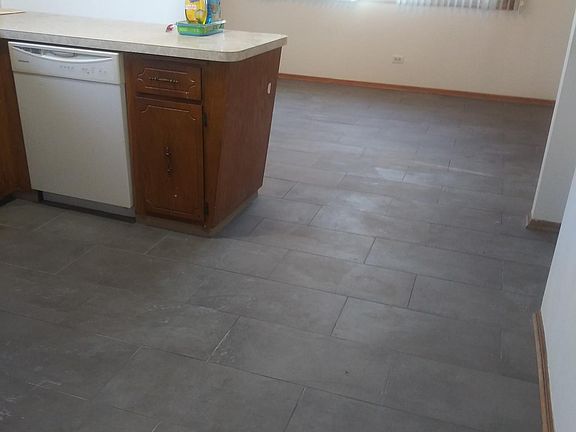 2nd image of 9819 Linn Ave APT 2