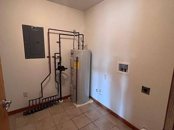 2nd image of 2910-2920 N 23rd St #2916
