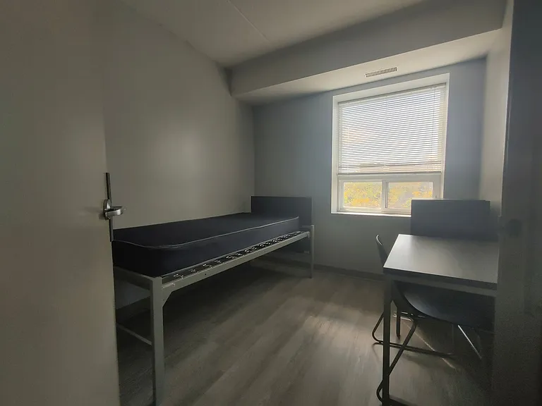 325 Spruce St #STUDENT RENTALS — Photo 16