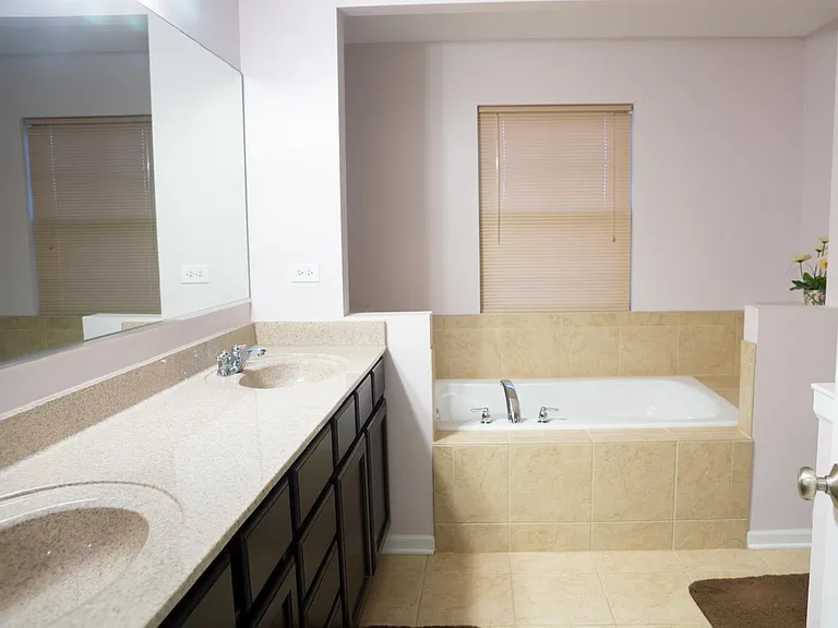 506 Grosvenor Ln — Photo 44