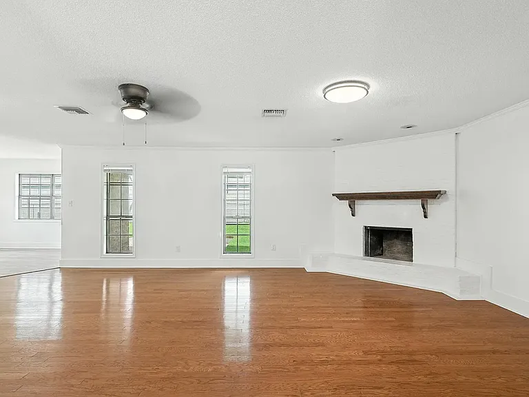 210 Wayside Dr — Photo 5