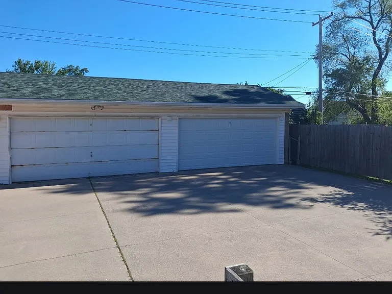 30 Stoneleigh Ave — Photo 2