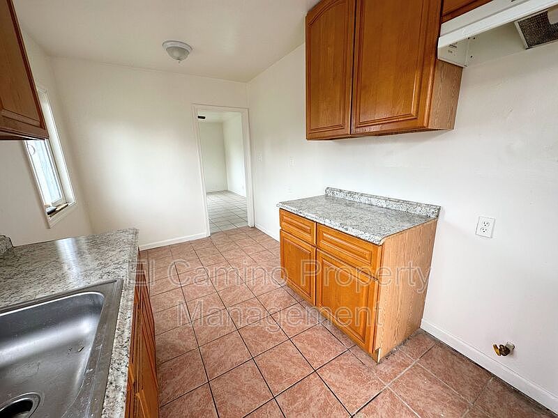 1st image of 428 N Poplar Ave