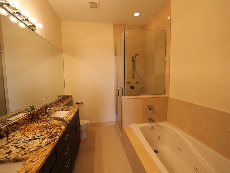 2024 N California Ave #2D — Photo 9
