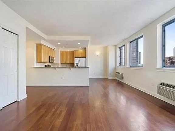 3rd image of 311 Washington St APT 3E