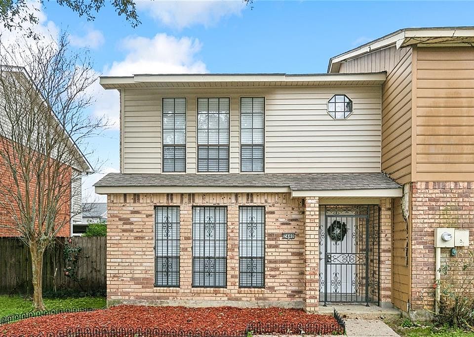 1st image of 2440 Oxford Pl