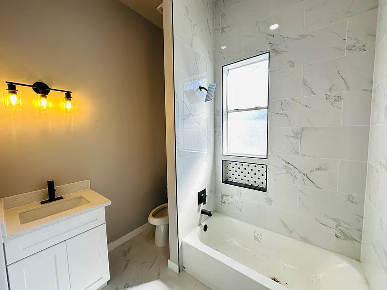 215 Delmar St #2 — Photo 3